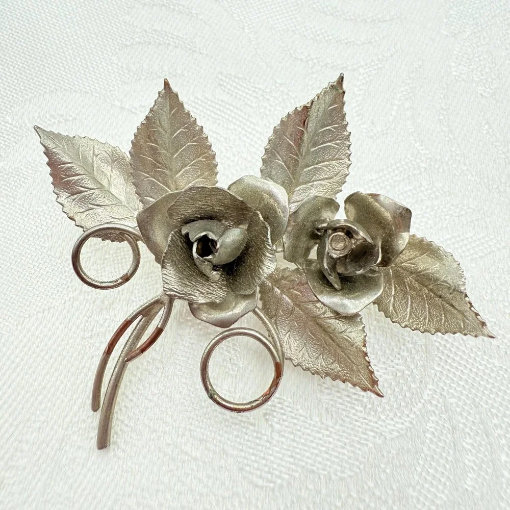 Vintage Beautiful Ornate Silver Tone Rose Floral Flower Bouquet Pin Brooch